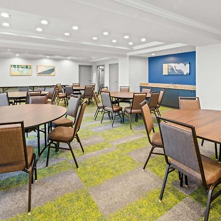 Spark By Hilton وودبريدج المظهر الخارجي الصورة